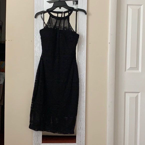 Black guess zip up dress. - Picture 3 of 4